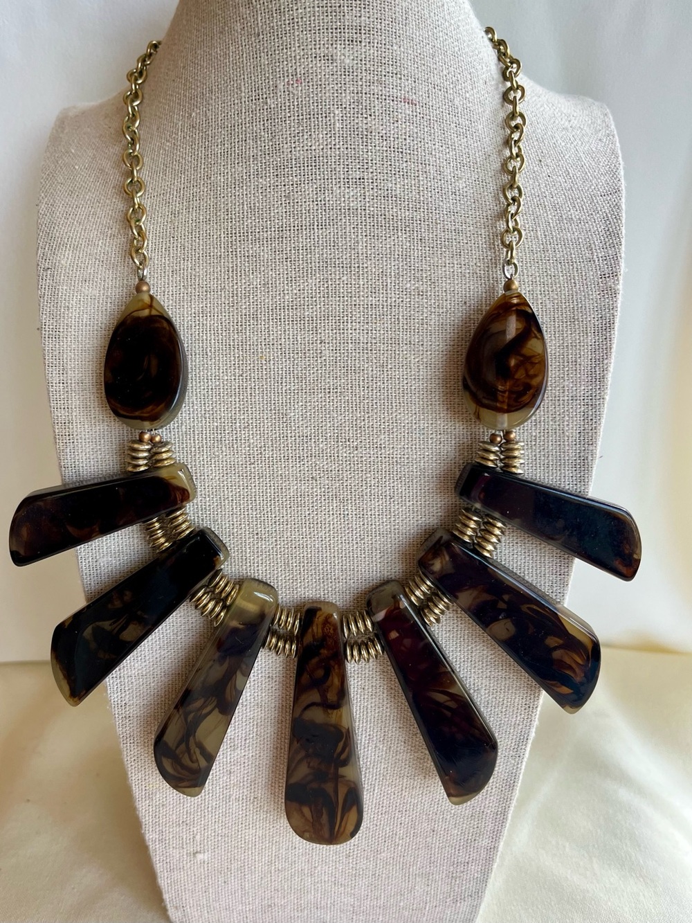 Tortoise Shell Image Statement Choker - Picture 5 of 16